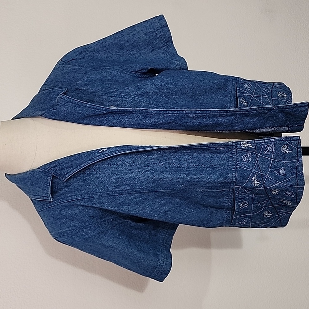 C.L C. Top 100% Cotton Denim Embroidered Floral Stitching Detail Blue Size M - Picture 4 of 17